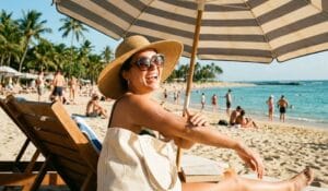 mulher-na-praia-protetor-solar